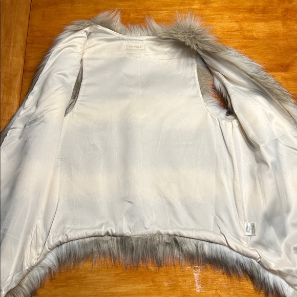 Vestique Faux Fur Vest - Host Pick - Picture 11 of 11
